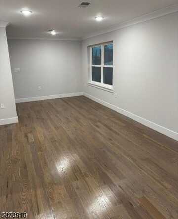 213 Pine St, Elizabeth, NJ 07206