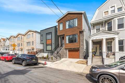 106 OAK ST, JC, Bergen-Lafayett, NJ 07304