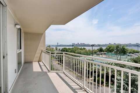 1055 RIVER RD, Edgewater, NJ 07020