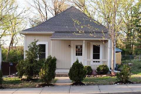 14 Cedar Street, Liberty, MO 64068