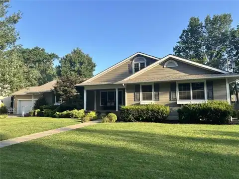 704 Twin Lakes Drive, Pittsburg, KS 66762