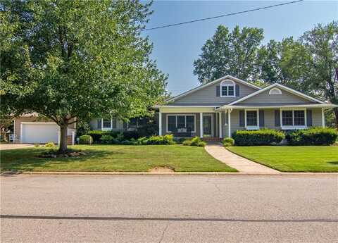 704 Twin Lakes Drive, Pittsburg, KS 66762
