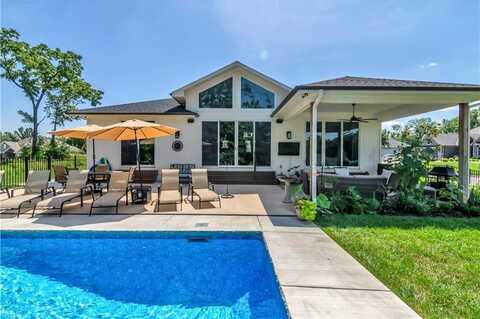 21 Bison Falls Circle, Lake Winnebago, MO 64034