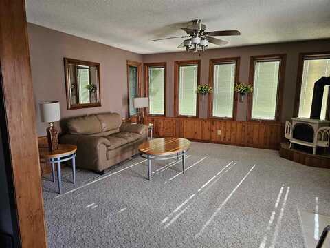 41 Williams Circle, Hills, IA 52235