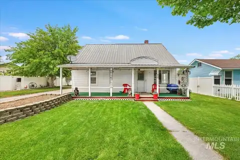 212 Maple St, Castleford, ID 83321