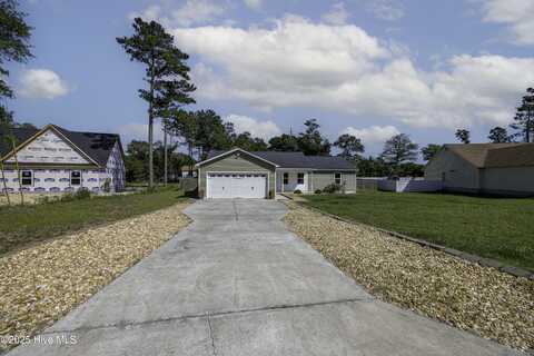 209 Oak Grove Circle, Hubert, NC 28539