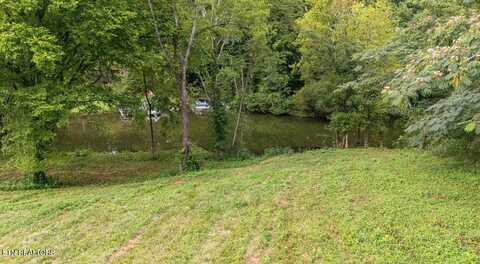 165 Rebel Rd Rd, Harriman, TN 37748