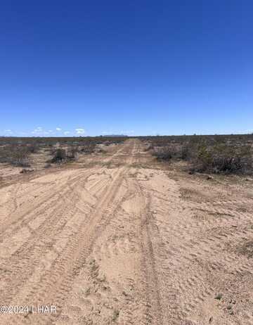 19130 S Lone Ranger Rd, Yucca, AZ 86438