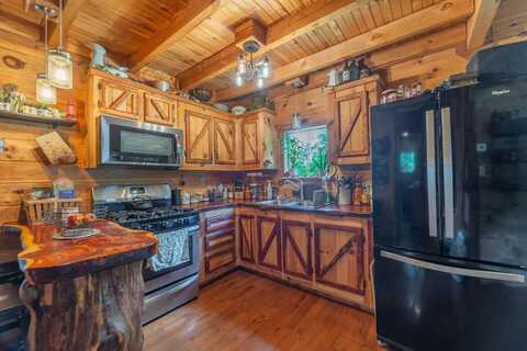 500 Clark Road, Irvine, KY 40336