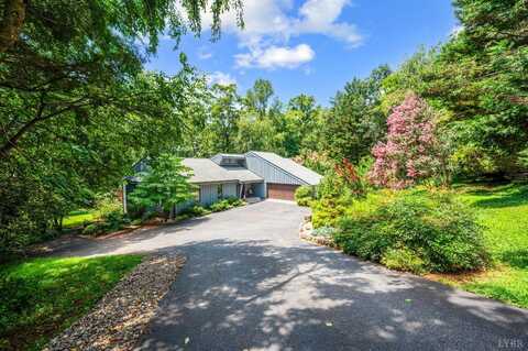 210 Huntingwood Boulevard, Lynchburg, VA 24503