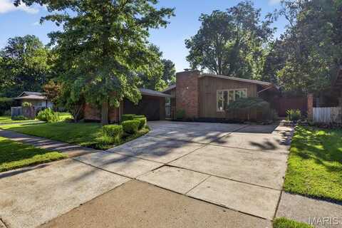 13083 Ferntrails Lane, Creve Coeur, MO 63141