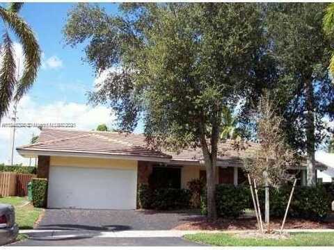 21490 Highland Lakes Blvd, Miami, FL 33179
