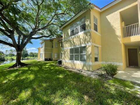 13060 Vista Isles Dr, Sunrise, FL 33325
