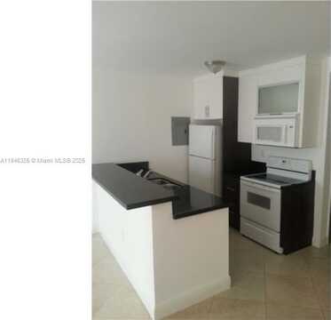 1034 Lenox Ave, Miami Beach, FL 33139