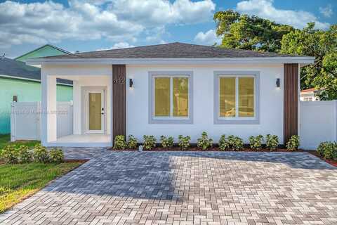 312 NW 9th St, Hallandale Beach, FL 33009