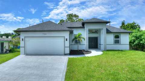 706 Coolidge Ave., Lehigh Acres, FL 33936
