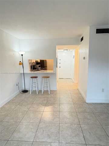 7403 SW 82nd St, Miami, FL 33143