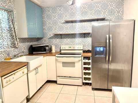 1104 N 17th Ct, Hollywood, FL 33020