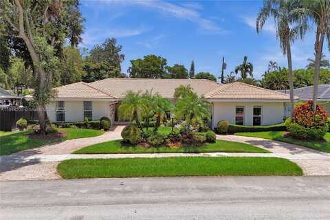 2210 NE 204th St, Miami, FL 33180