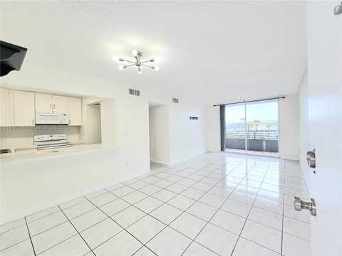 8231 NW 8th St, Miami, FL 33126
