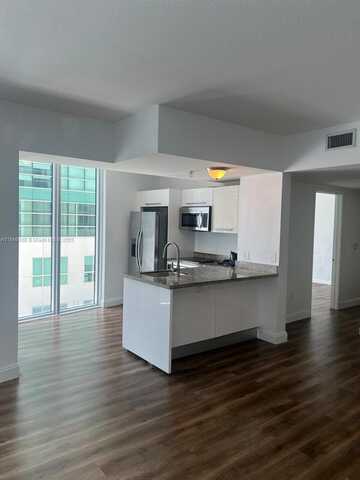 185 SW 7th St, Miami, FL 33130
