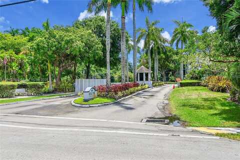 112 S Royal Park Dr, Oakland Park, FL 33309