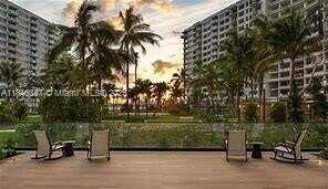 1500 Bay Rd, Miami Beach, FL 33139