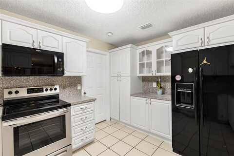 5070 Ponderosa Ln, Haverhill, FL 33415