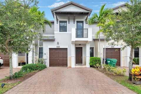 5840 NW 104th Path, Doral, FL 33178
