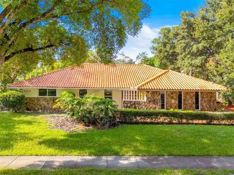 7210 W Troon Cir, Miami Lakes, FL 33014