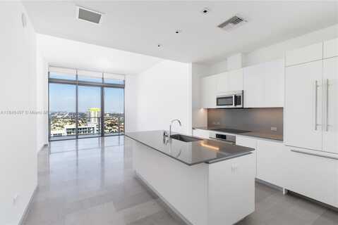 68 SE 6th St, Miami, FL 33131