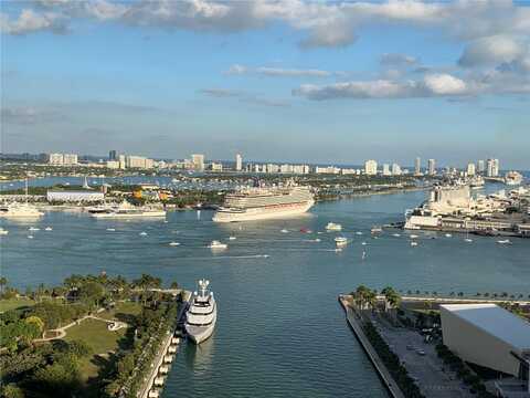 888 Biscayne Blvd, Miami, FL 33132