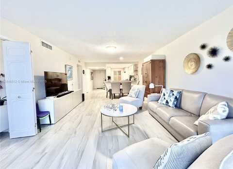 3800 Oaks Clubhouse Dr, Pompano Beach, FL 33069