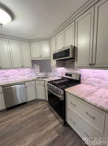 36 Chatham Square, Sayreville, NJ 08859