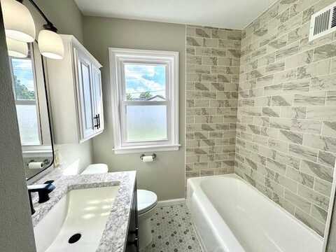 9503 W Lisbon Ave, Milwaukee, WI 53222