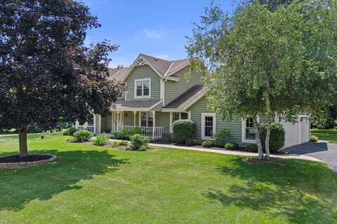 W302n6693 Lillian Dr, Hartland, WI 53029