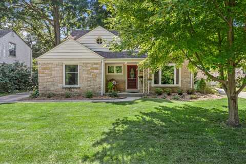 4925 W Jackson Park Dr, Milwaukee, WI 53219