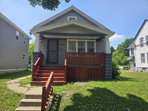2935 N Dr Lester Carter Dr, Milwaukee, WI 53206