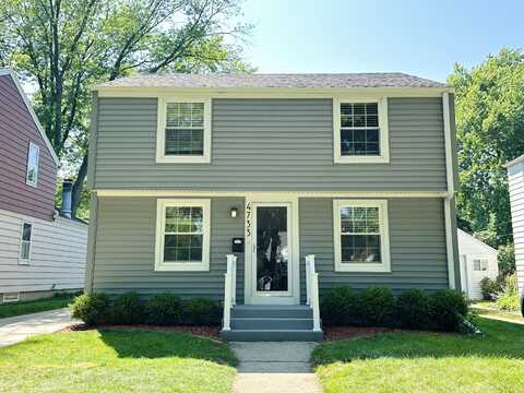 4733 N Diversey Blvd, Whitefish Bay, WI 53211