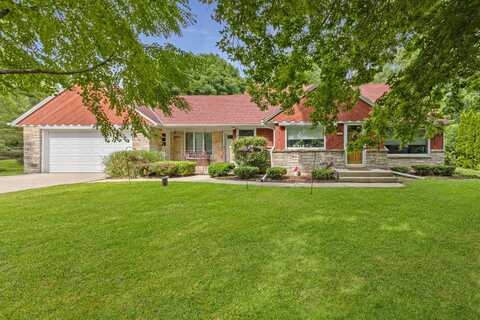 10039 N Sunnycrest Dr, Mequon, WI 53092