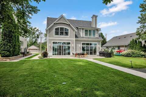 W322n7468 Reddelien Rd, Hartland, WI 53029