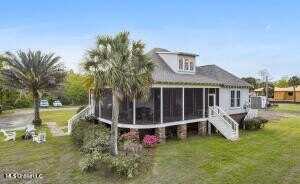 400 Merritt Street, Waveland, MS 39576