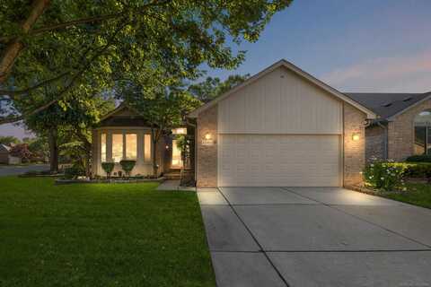 43410 Pointe, Clinton Township, MI 48038