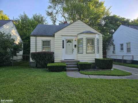 18737 Kenosha, Harper Woods, MI 48225