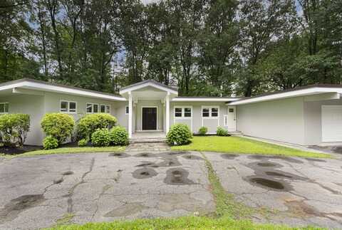 32 Aylesbury Rd, Worcester, MA 01609