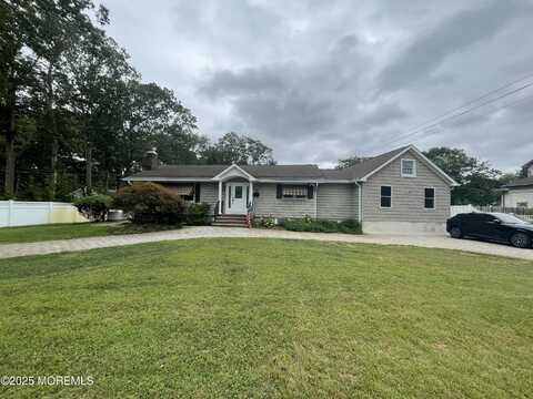 72 Whalepond Road, Oakhurst, NJ 07755