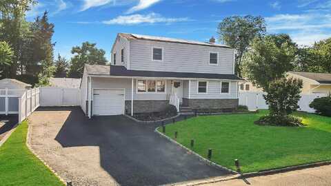 8 Franco Avenue, Selden, NY 11784