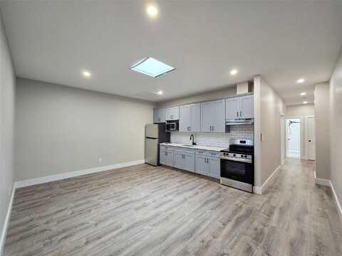 145 Jericho, Mineola, NY 11501