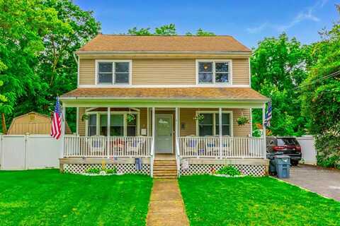 8 Division Avenue, East Islip, NY 11730
