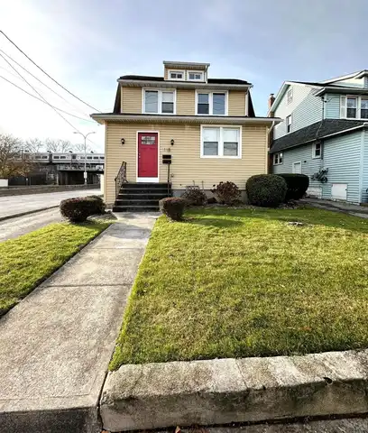 118 Lyon Place, Lynbrook, NY 11563